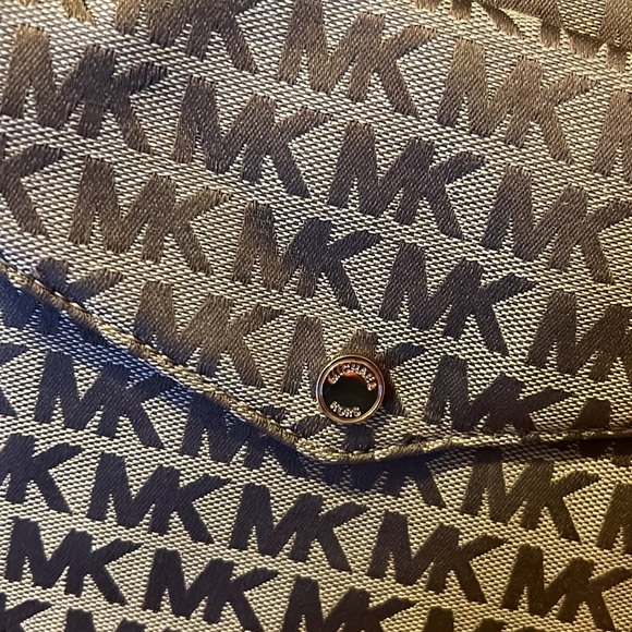 Michael Kors purse - Picture 5 of 6